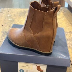 Universal Thread Cassie 6